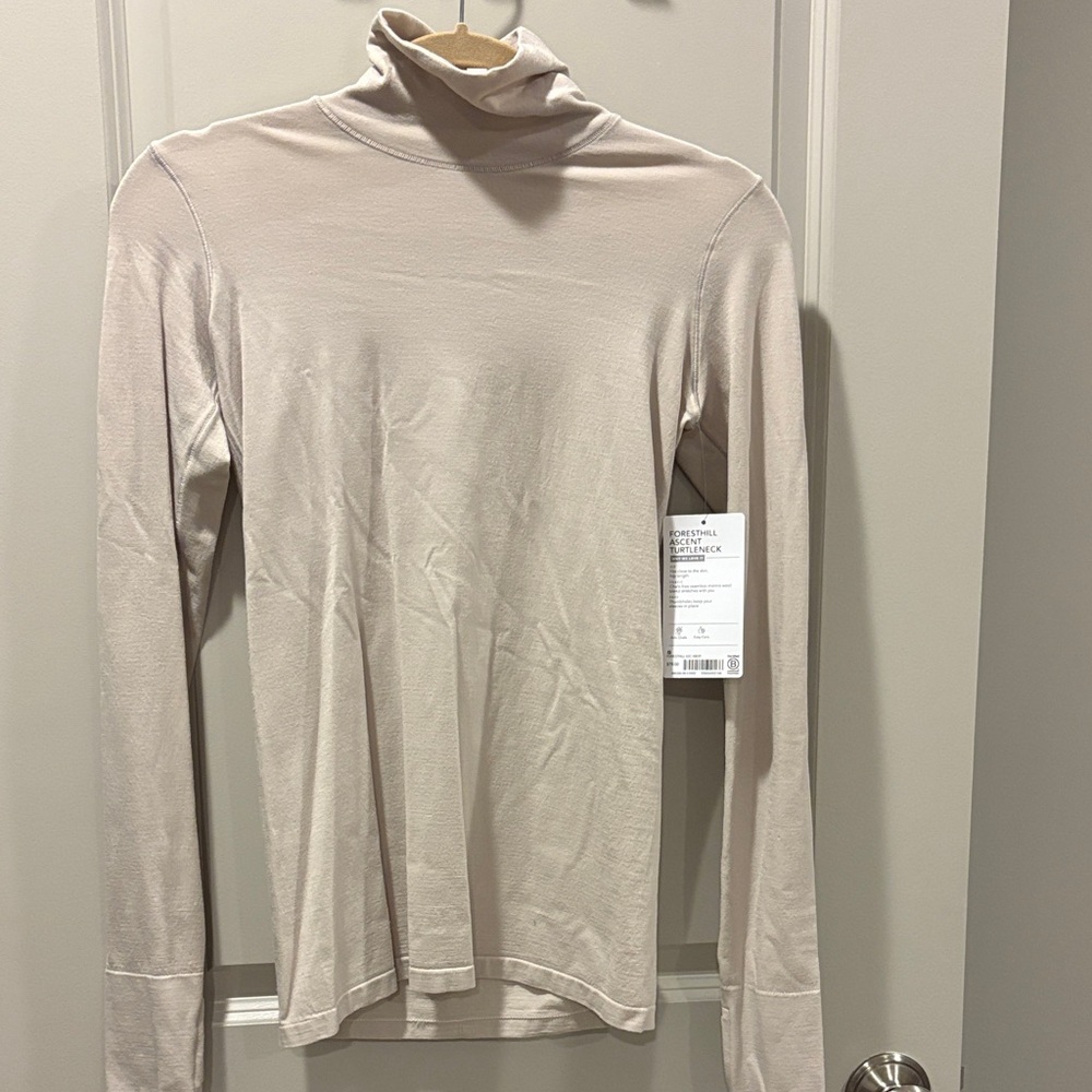 Athleta new Cream Turtleneck Long Sleeve Top Size Small